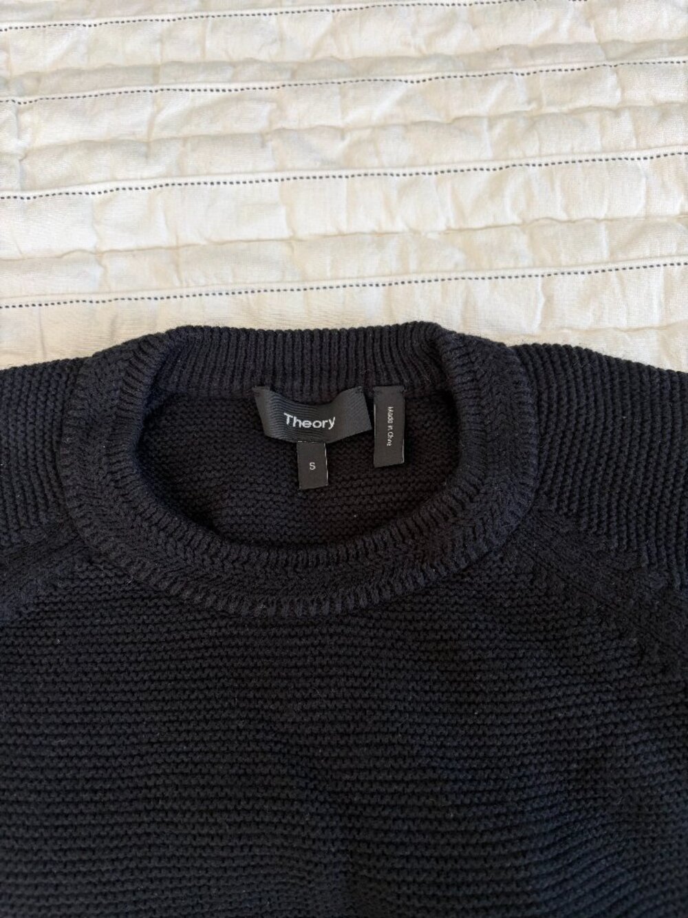 Theory knit light-weight used sweater-shirt black